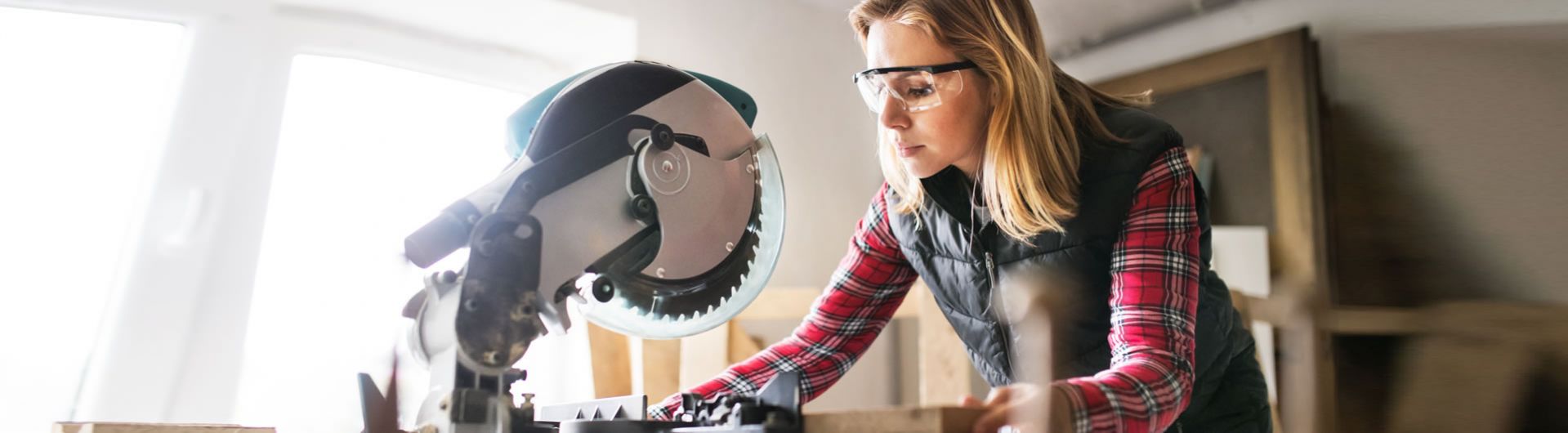 woman doing renovations with mitre saw